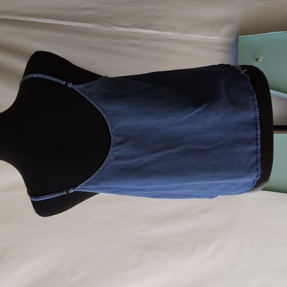 Forever 21, V neck soft tank w/spaghetti straps, buttons in front, & sleeveless - Picture 2 of 4